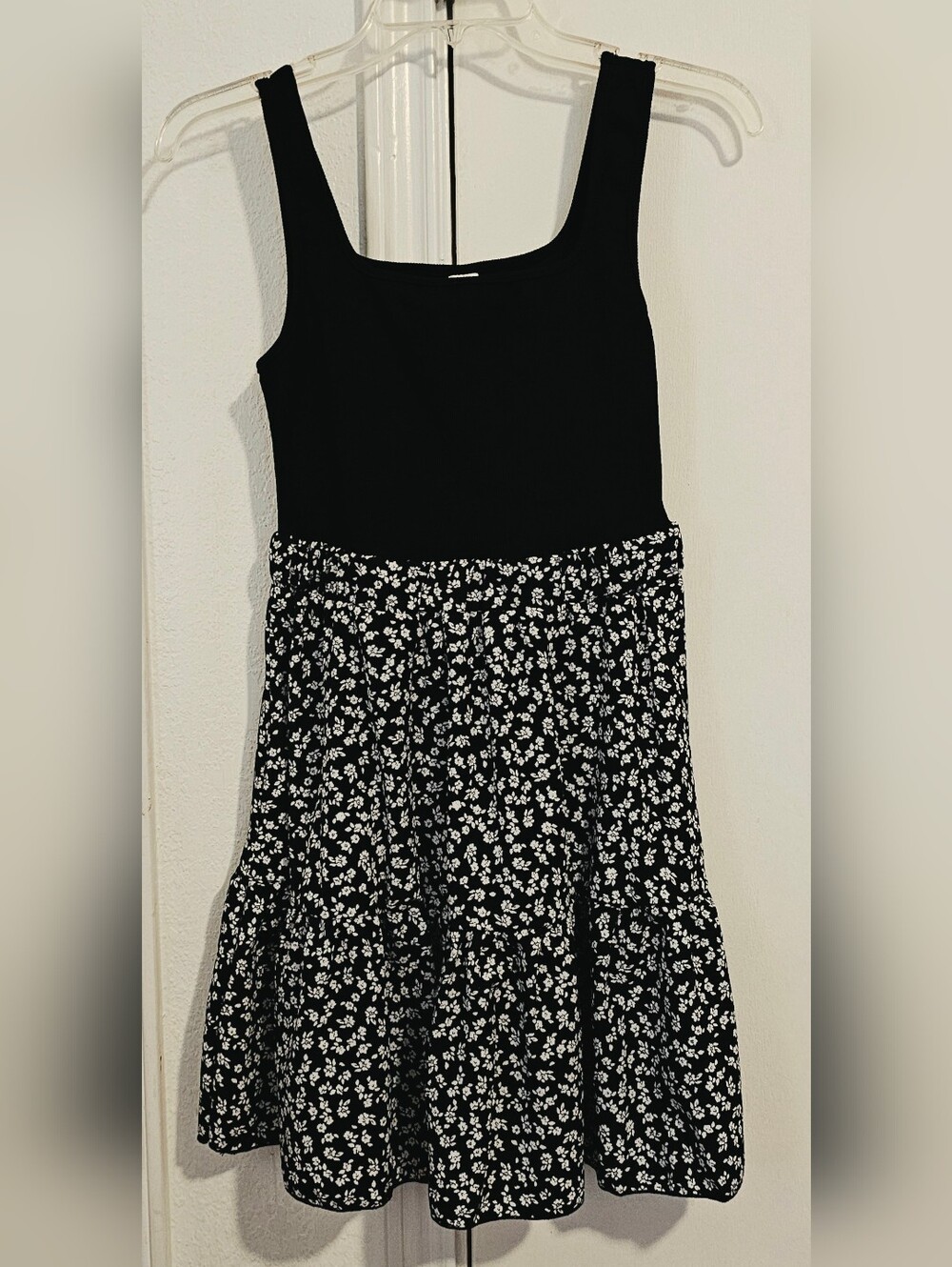 SHEIN Black Ribbed Crewneck Top